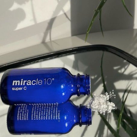 💐 Refresh your skin with My Beauty Lab&rsquo;s signature Microneedling package ($900+tax for 3 sessions) and receive a FREE bottle of Super C by Miracle 10 (valued at $101)! 💐
Since we talked about Microneedling in yesterday's post, let's explain w