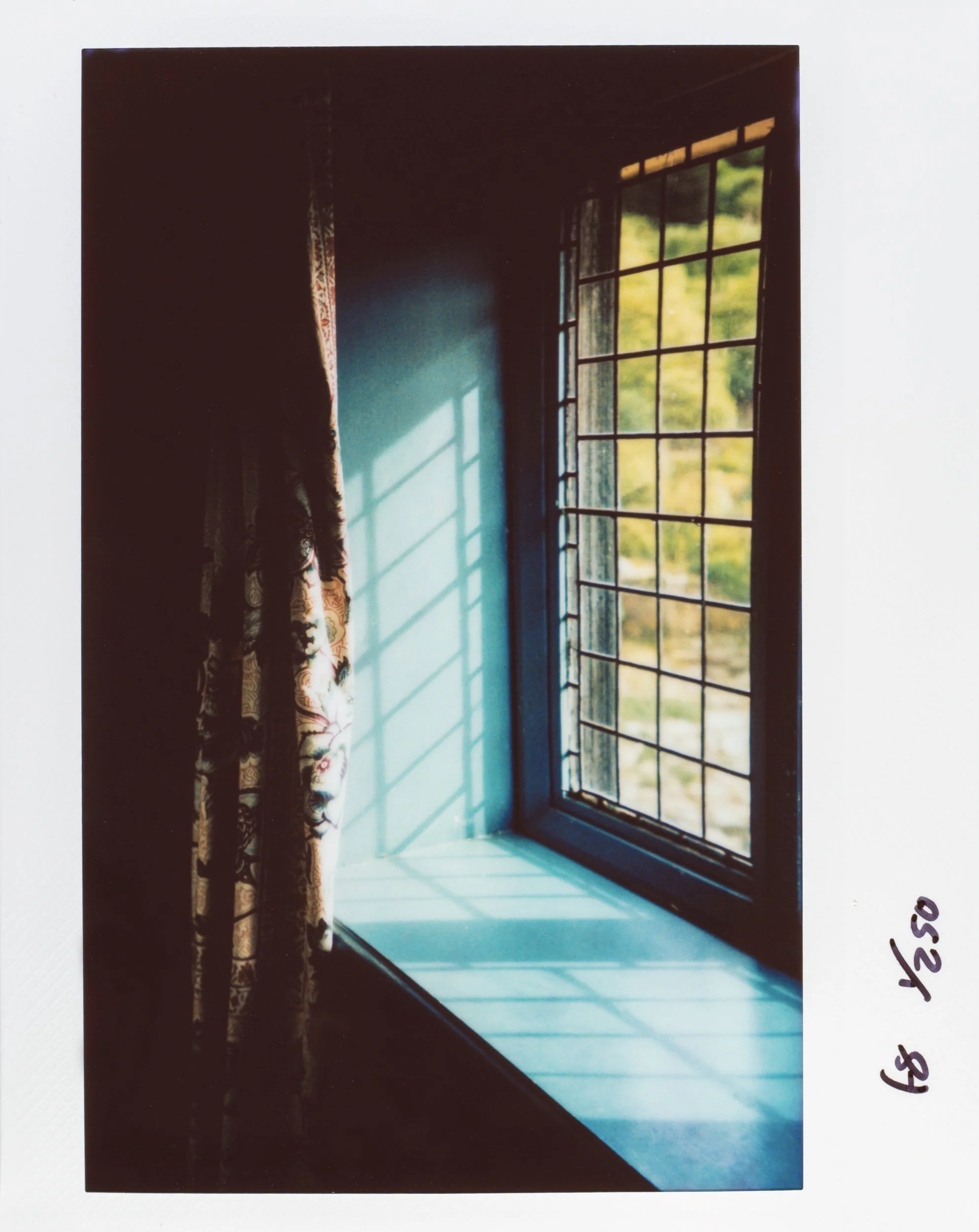 Cragside_House_3_Star_Window.jpg