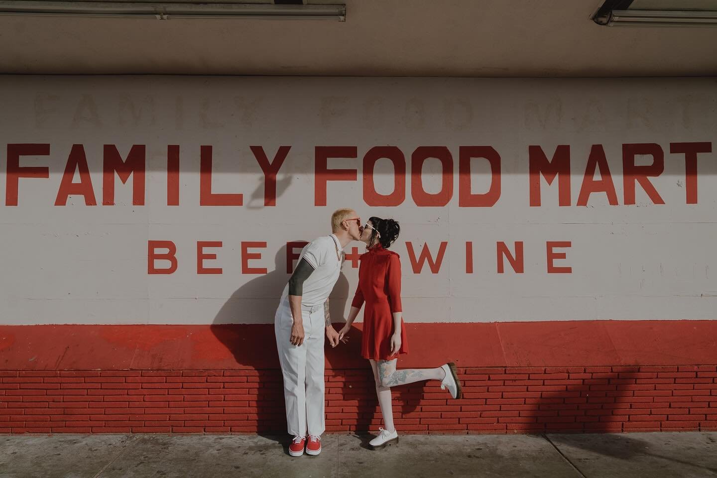 Casually sharing these two cool lovebirds again because I loved the vibe of their photos: Wes Anderson meets American Gothic but make it Vegas- my kind of folks 🤍
- 
#accidentallywesanderson #lasvegaselopementphotographer #vegaswedding #dtlv #mydtlv