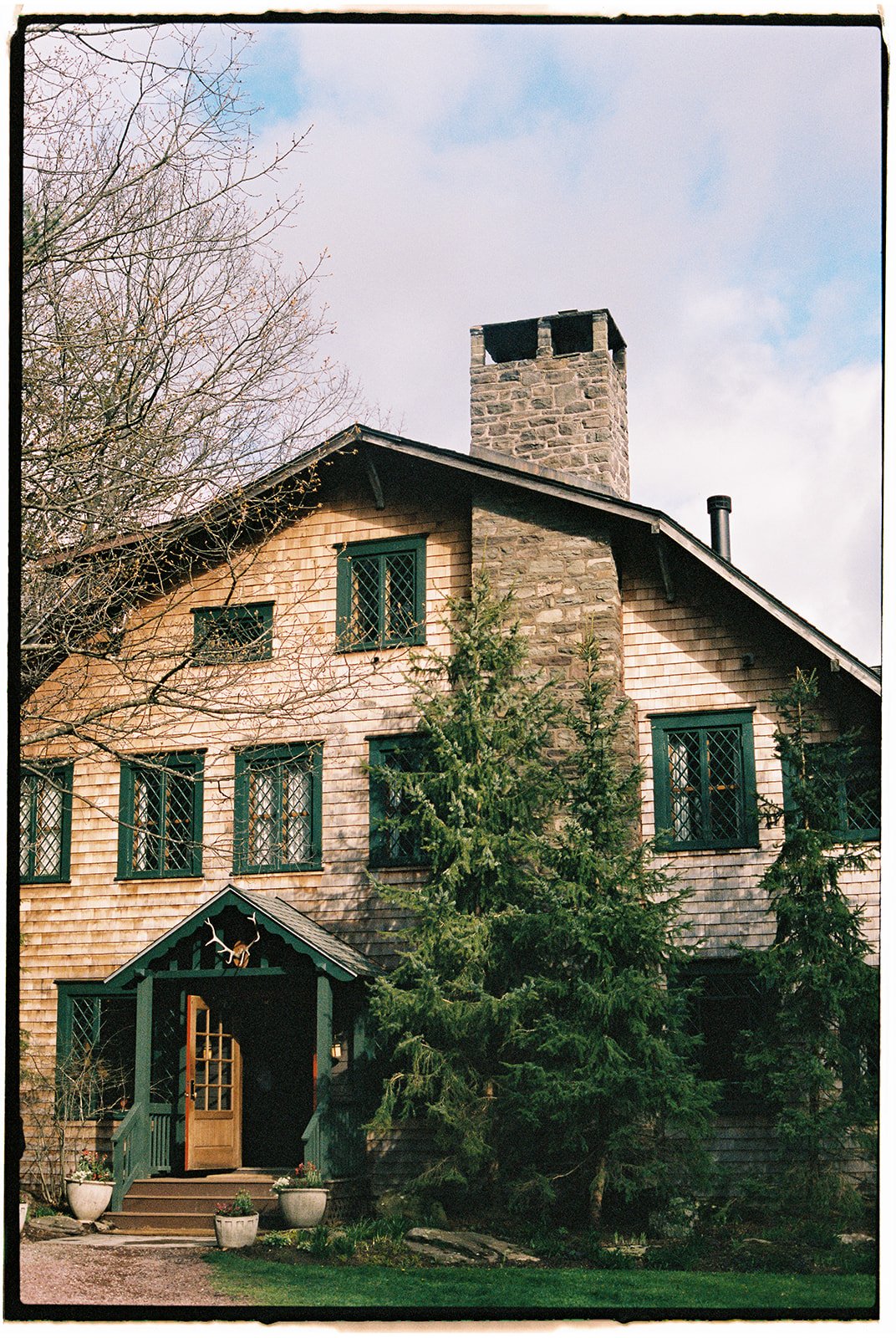 Exterior shot of Deer Mountain Inn in NY.