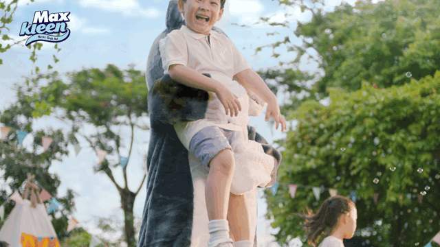 Maxkleen Summer_V1-0003.gif