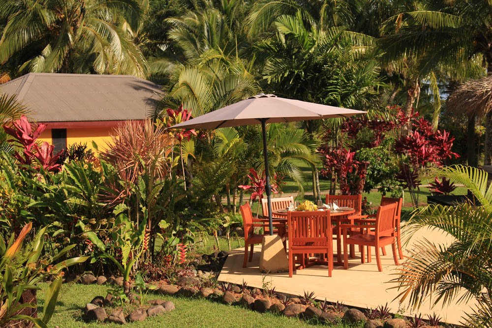 Resort-Fiji-Waidroka-Pool-Lunch.jpg
