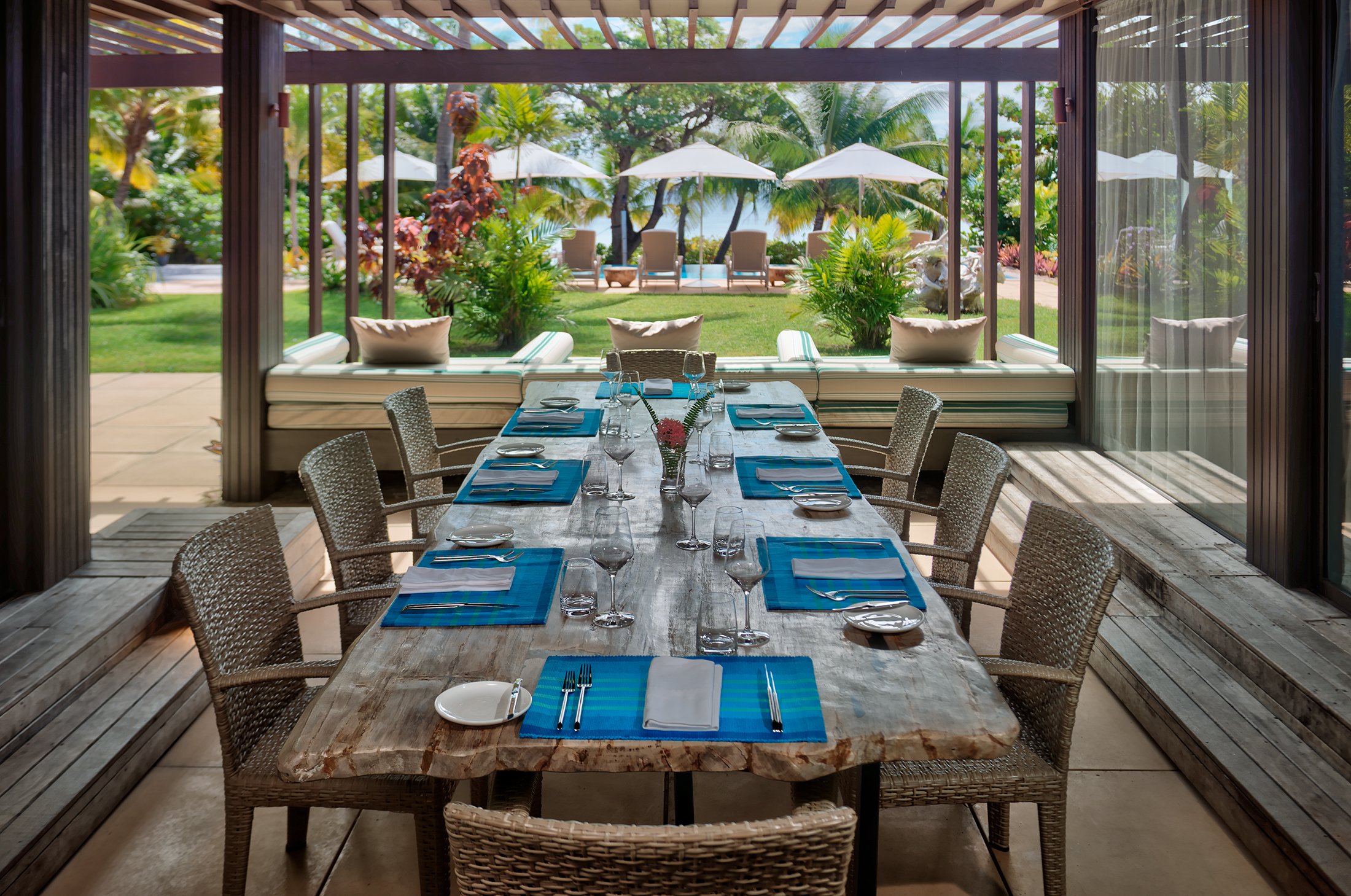 Vomo-The-Residence-outdoor-dining-1.jpg