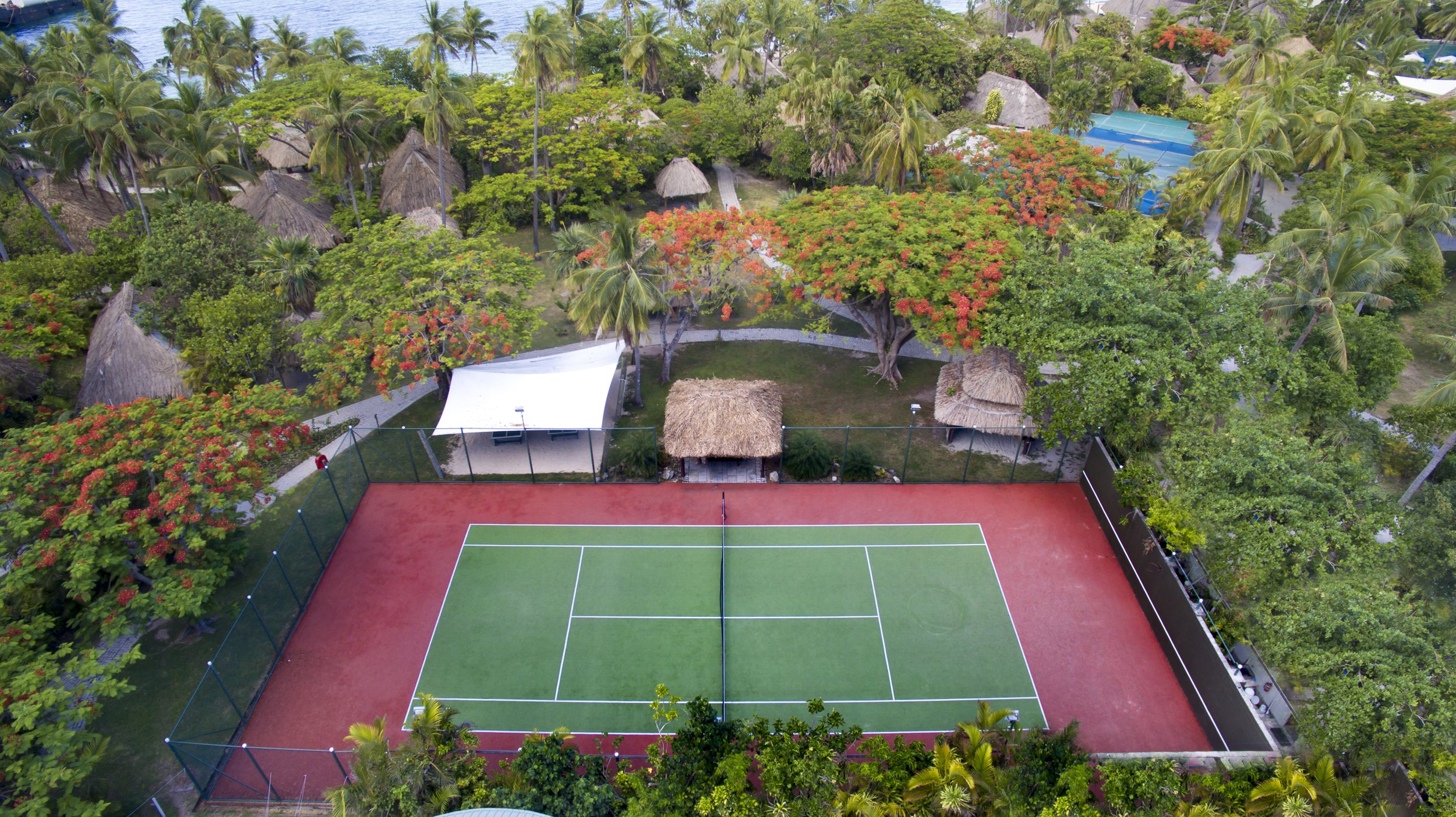 castaway-island-fiji-tennis-court1.jpg