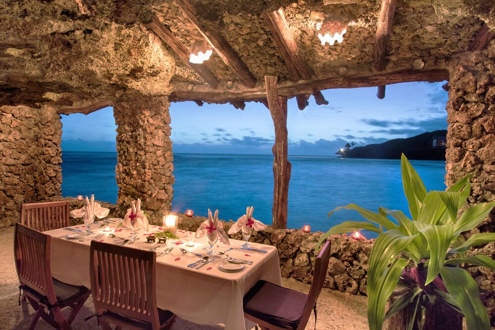 savasi-island-resort-cave-dining.jpg