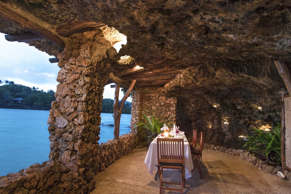 savasi-island-resort-cave-dining-2-CR-savasi-island.jpg