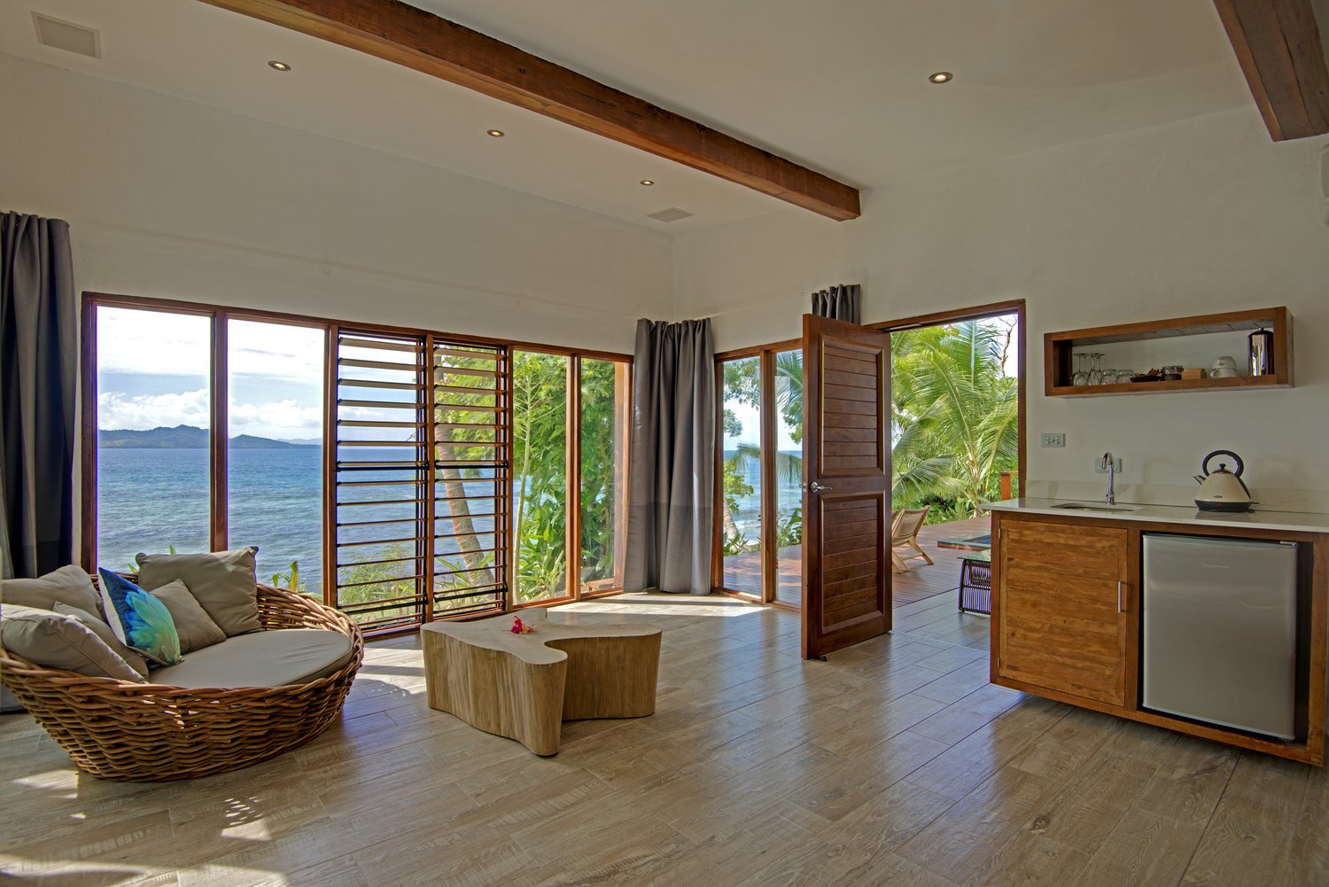 Fiji+Resort+Remote+Royal+Retreat+Pool+Oceanfront+Accommodation3.jpg