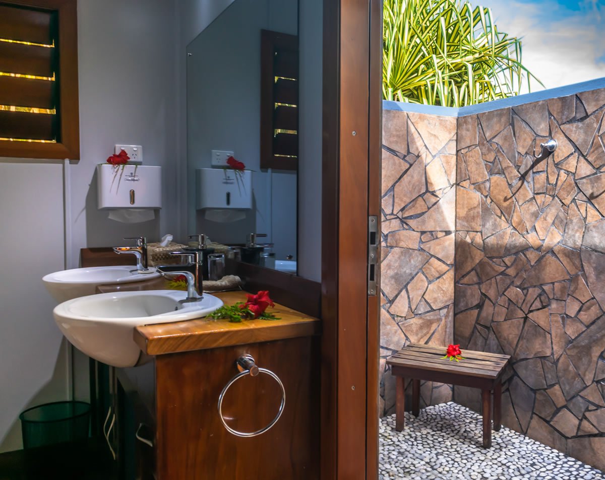 aroha-taveuni-bathroom.jpg