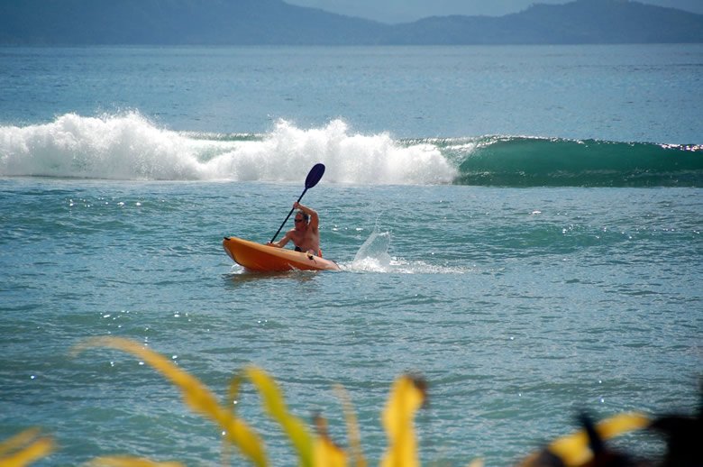 taveuni-kayak-wave.jpg