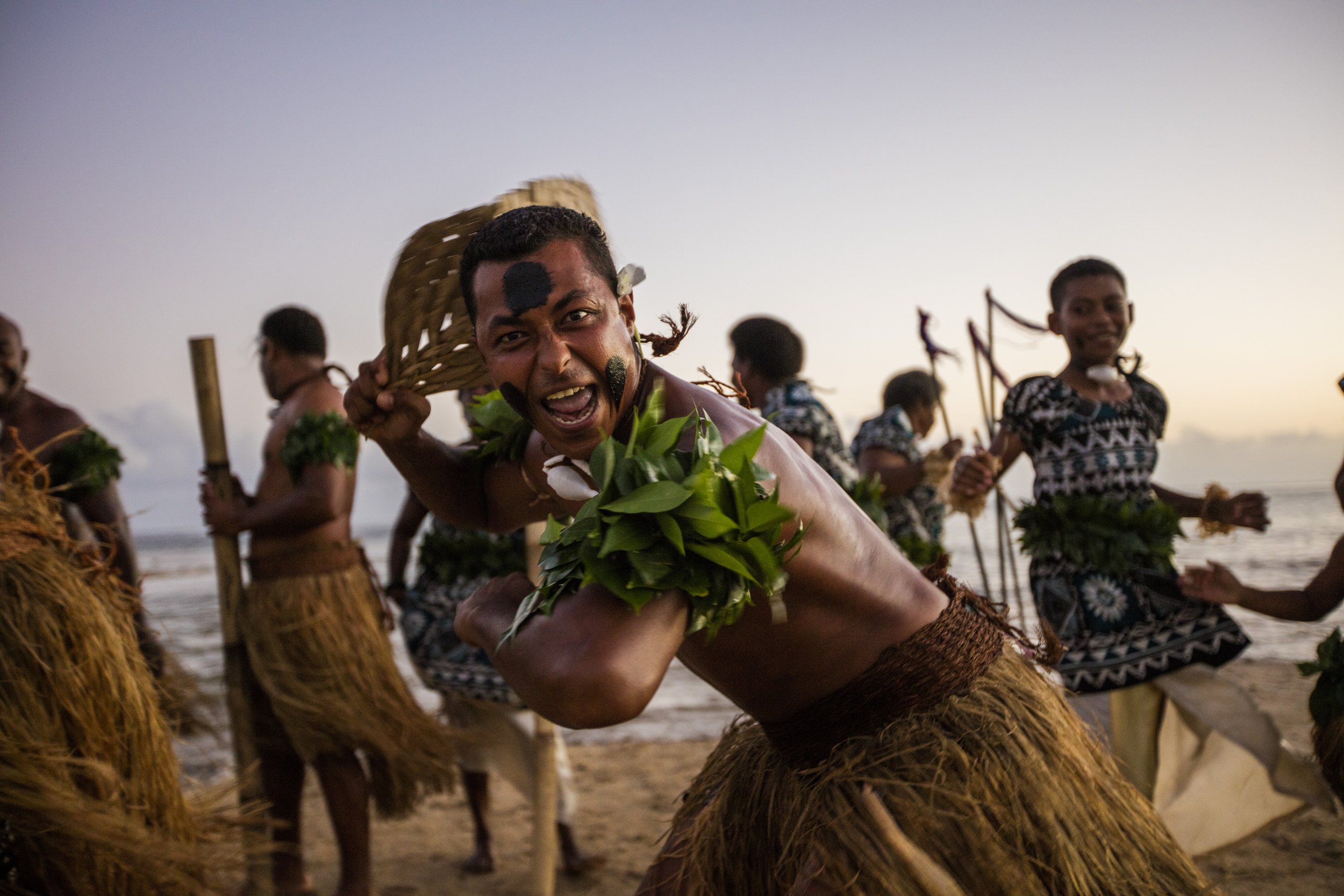 outrigger-fiji-beach-resort-meke-perfomance9.jpg