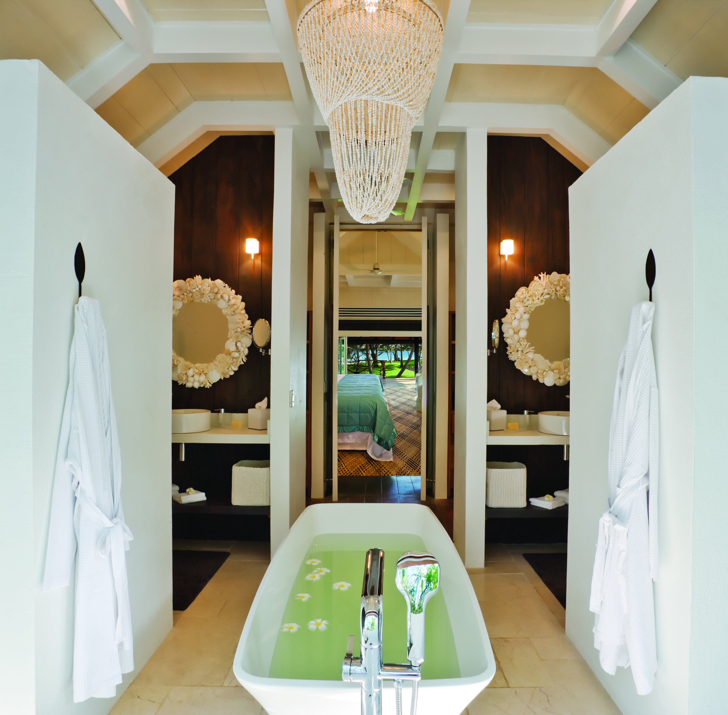 Bathrooms Are Beautifully Appointed_53100 (002).jpg