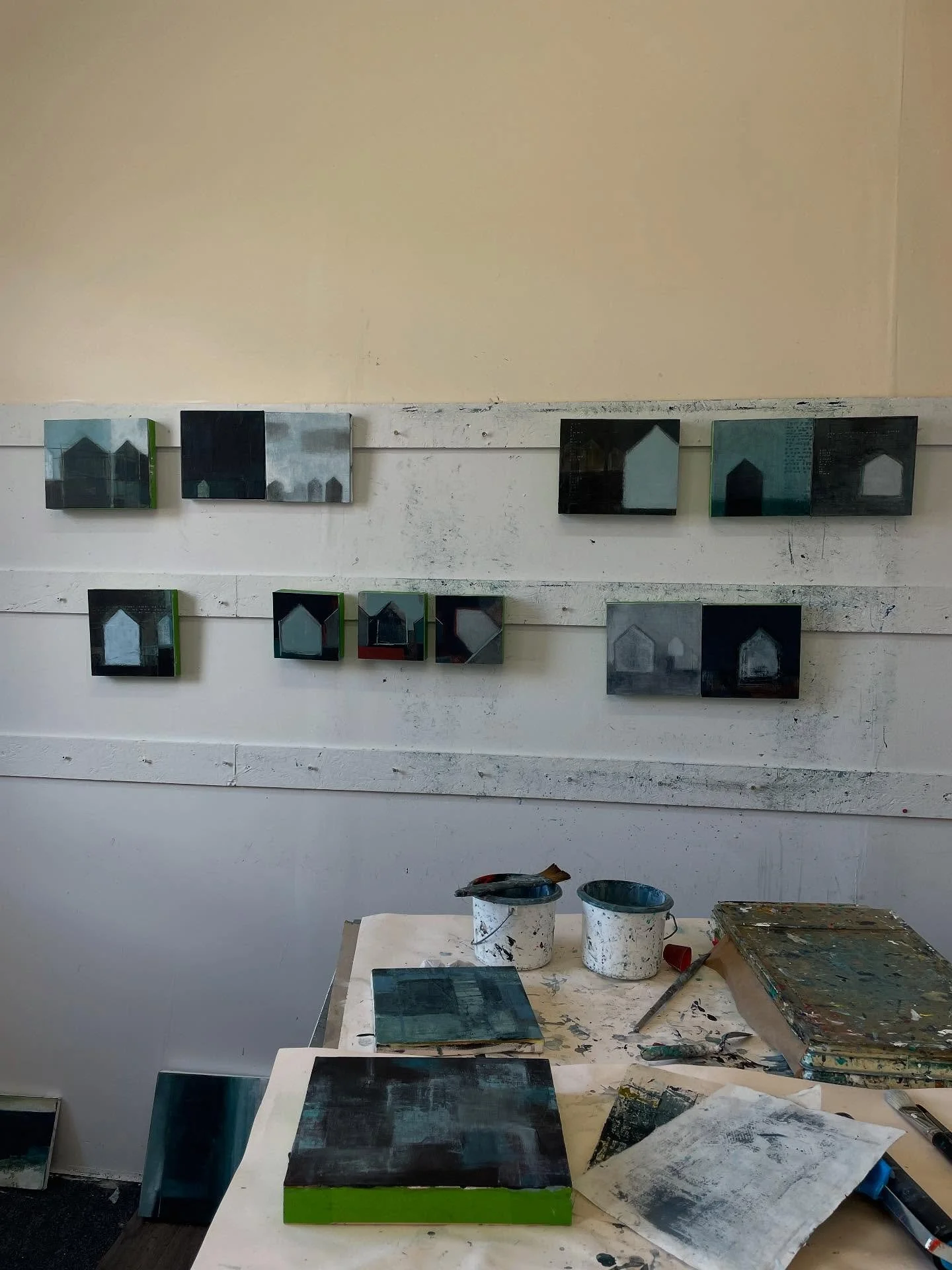 A tide line of small pieces is washing up on the work in progress wall. Been interesting switching scale after working on larger pieces for the last few months - something to chat about @northeastopenstudios in a few of weeks time. 

#northeastopenst