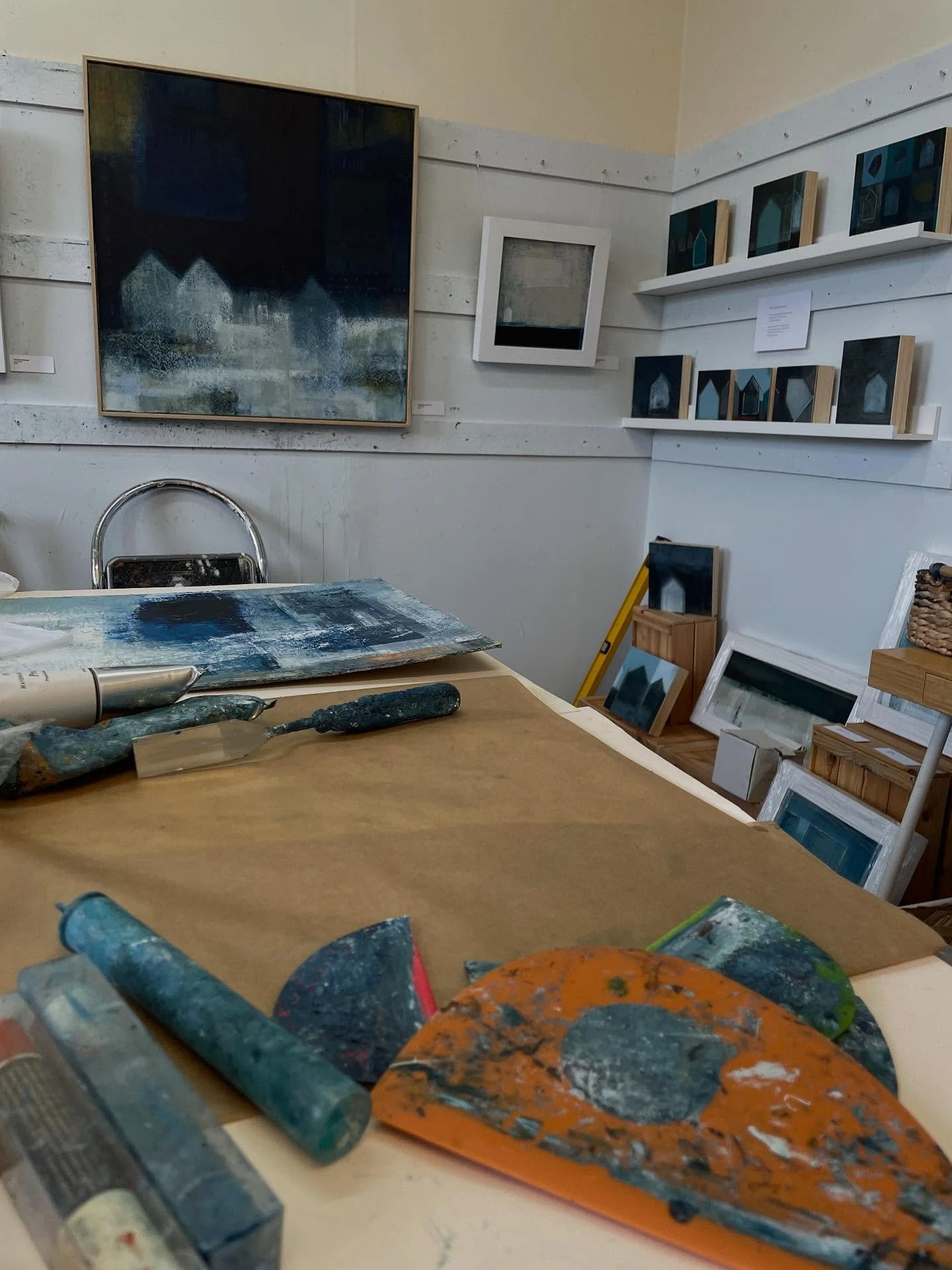 Snapped a few pics before leaving the studio last night - spent the day getting ready for @northeastopenstudios - materials, process to finished paintings on the wall - looking forward to chats about it all. (rhymed!) 

I&rsquo;ll be around from 10am