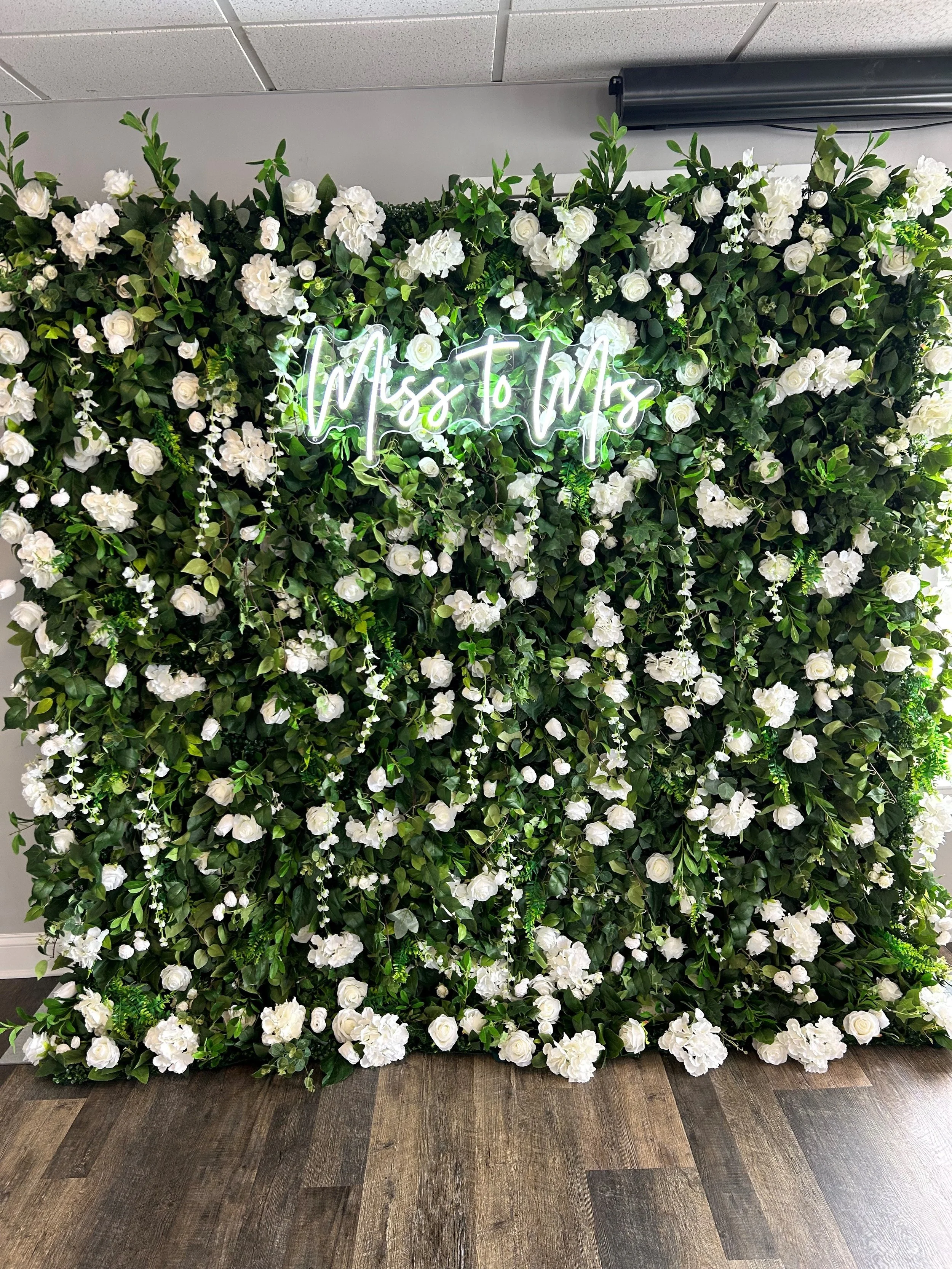 Avery plus neon sign.jpg