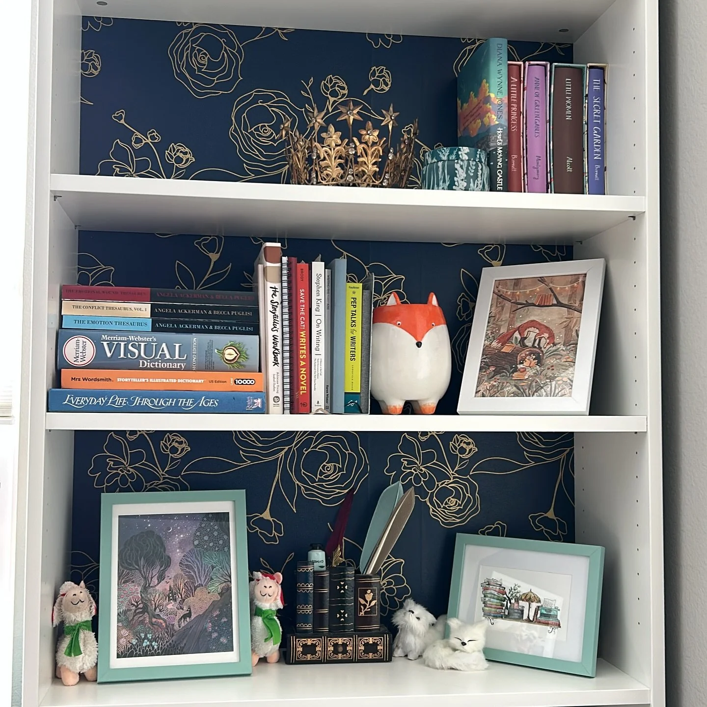 Still piecing together the office space. There is a touch of chaos. And if it wasn’t already obvious, I have a thing for foxes 🦊 
Life has been giving a touch of the roller coaster ride but right below extreme so here is a post to say hi, I&rs