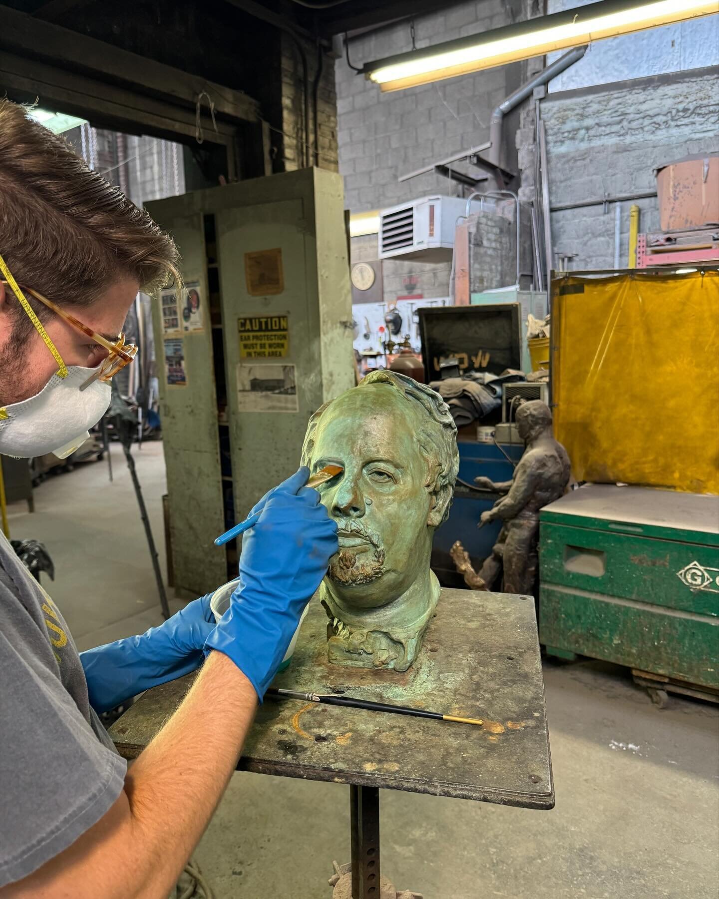 Fun week in New York @modernartfoundry applying the patina to the five bronze heads of my dad! 
.
.
.
#lasansky #diegolasansky #bronze #modernartfoundry #bronzecasting #casting #lostwax #patina #art #artist #sculpture #sculpting #sculptor #art #found