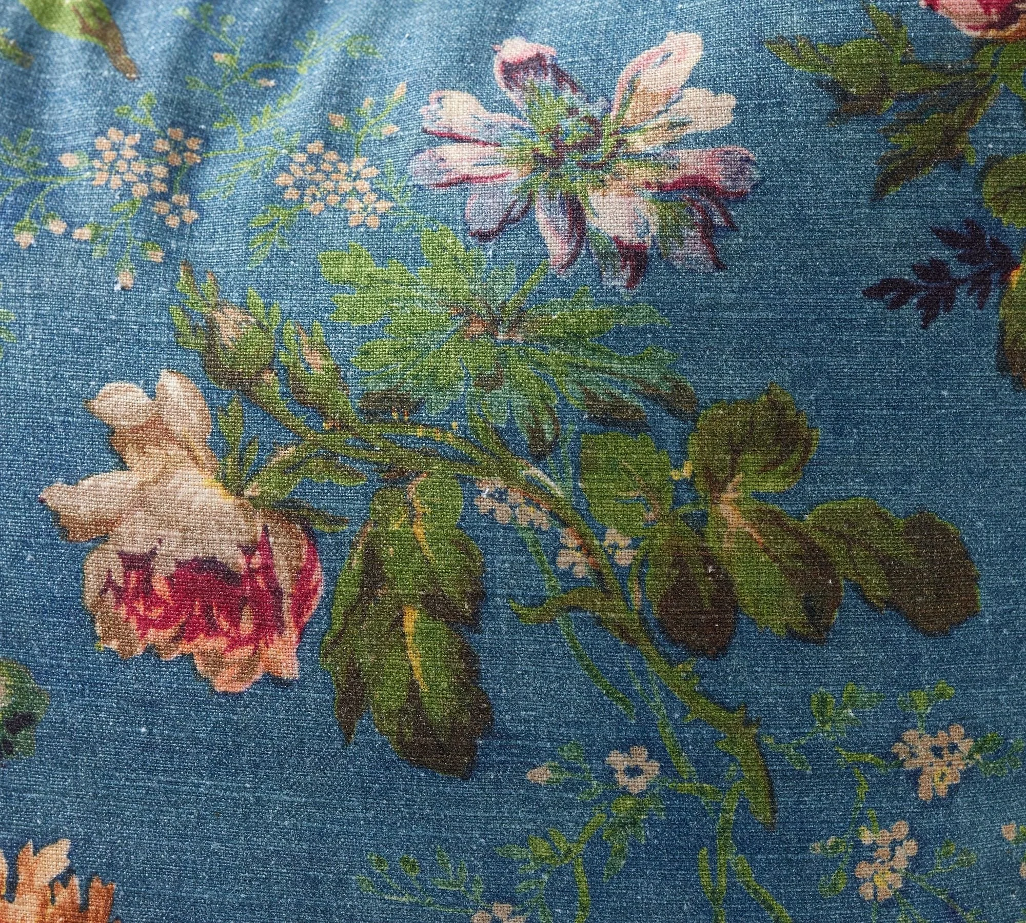 meadow-floral-printed-pillow-xl 3.jpg