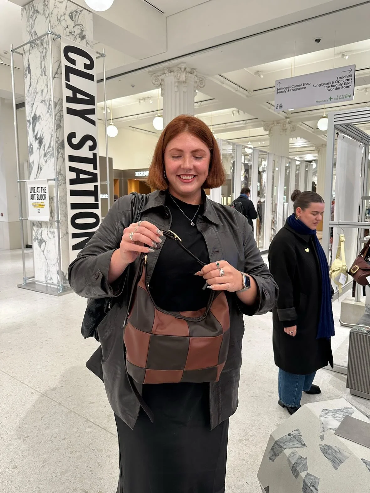 October round up 🎃

- A visit to the @saladdaysmarketlondon sellys Pop up! 
- Dinners with the gals 
- Our gorge @thisishost Pop up 
- The Amiens flea with the bestie @gegray94 
- So many gorge pieces found and sold 
- A stunning roast 🍽️
- A first