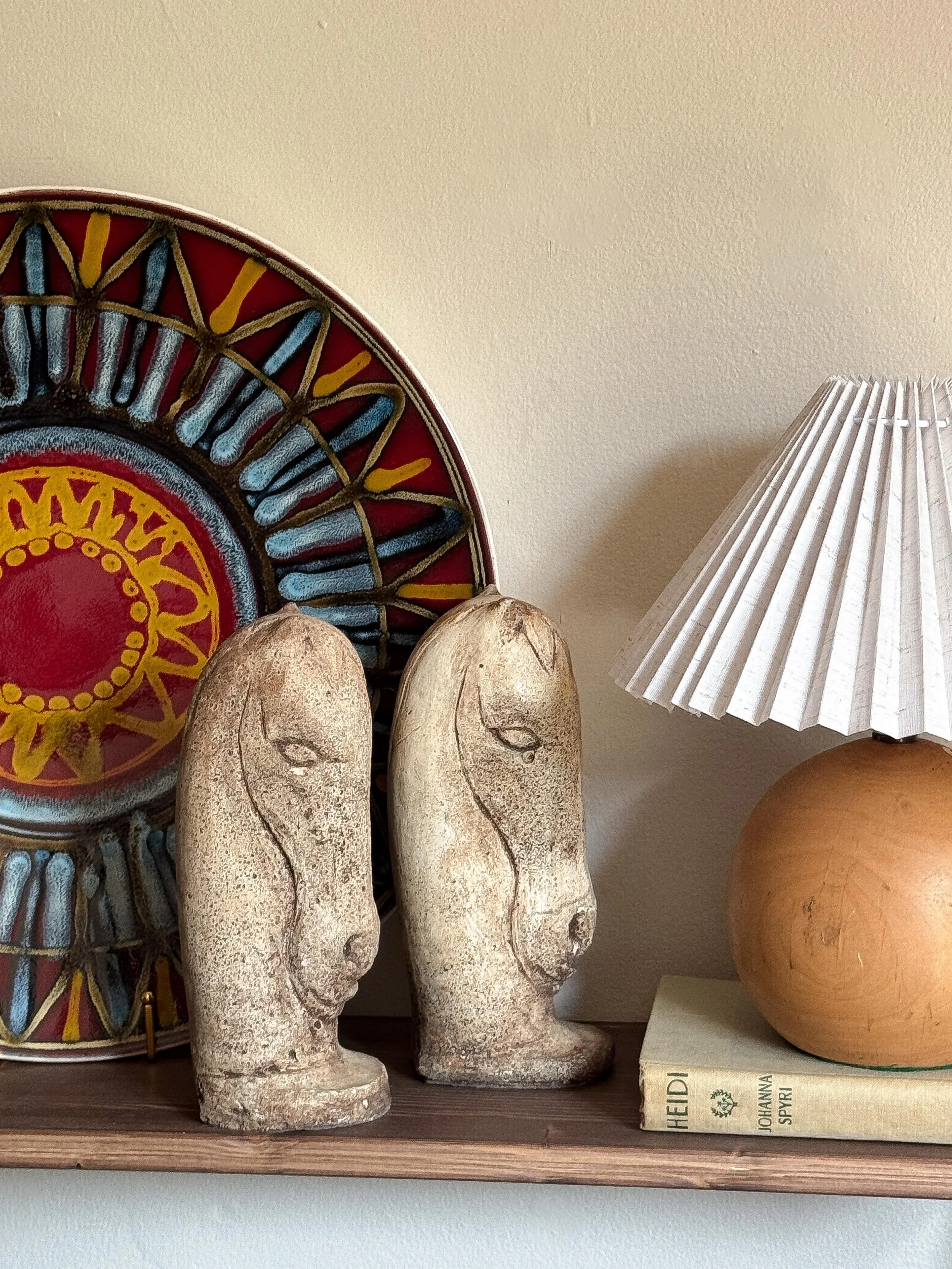 New online: excellent bookends 🐴, tiny ceramic match strikers, amber glassware and a plate that refuses to be subtle ☀️ 

{Vintage homeware, horse head bookends, ceramic match holders, amber glassware, decorative ceramics, statement home decor, vint