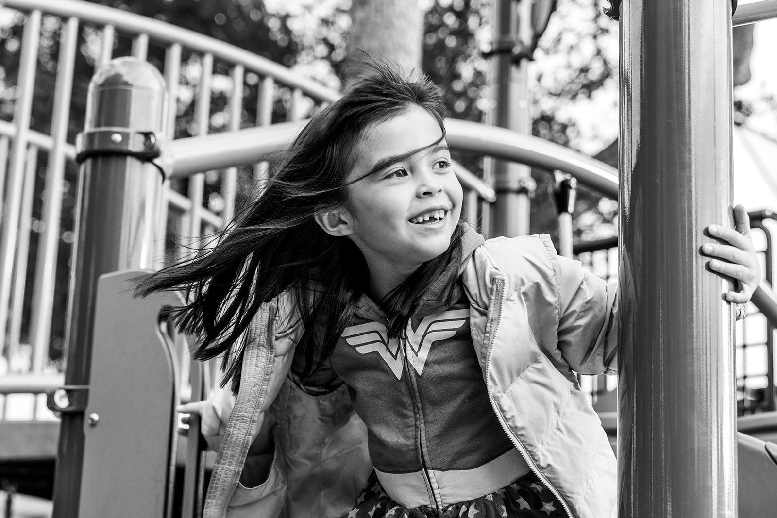 black-and-white-child-playing-lifestyle-portrait-portland-oregon.jpg