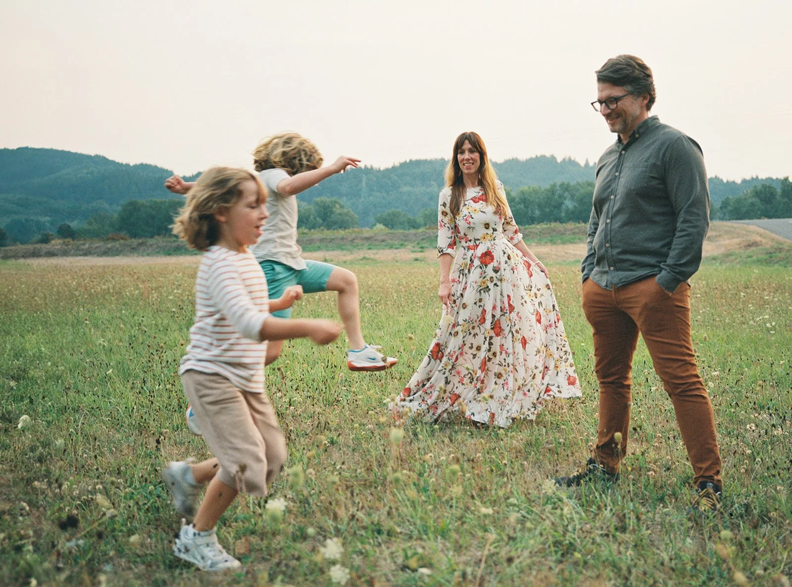 sauvie-island-film-family-portrait-field-two-kids.jpg