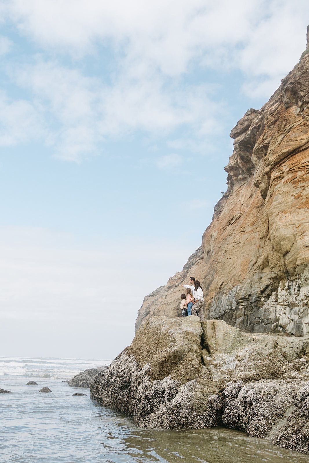 oregon-coast-family-portrait-cinematic.jpg