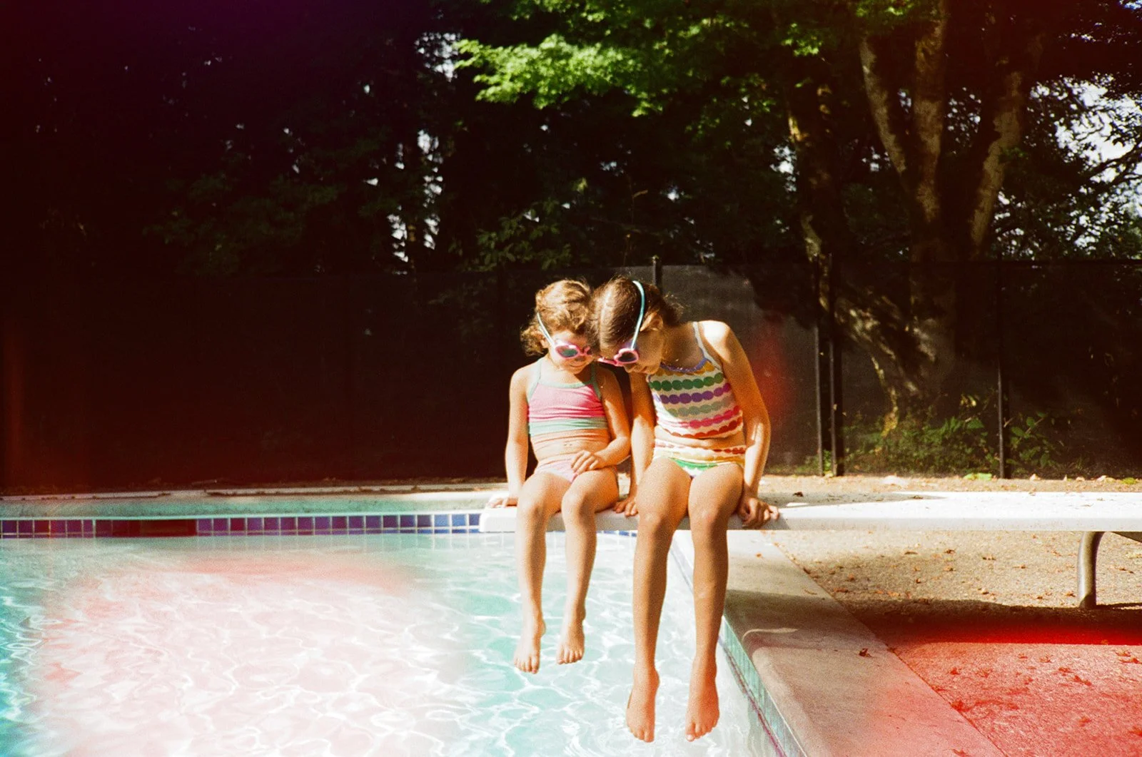 sisters-swimming-film-light-leak-lifestyle-family-photo-portland-oregon.jpg