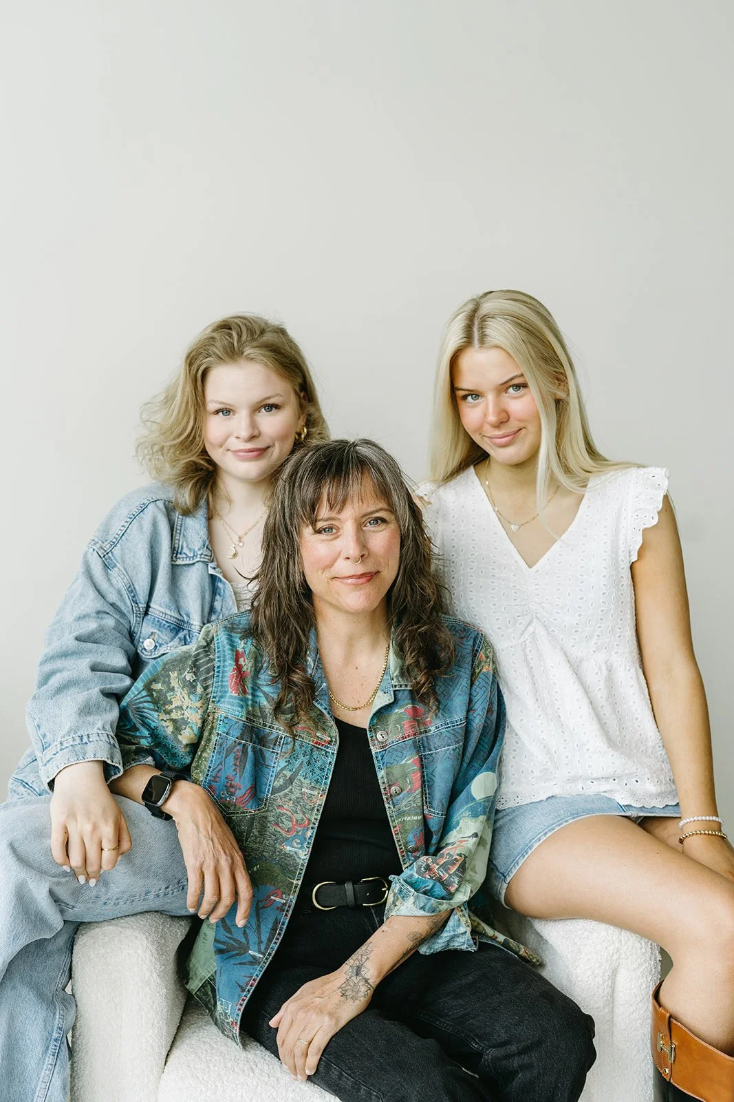 mother-teenage-daughters-simple-studio-portrait-portland-oregon.jpg