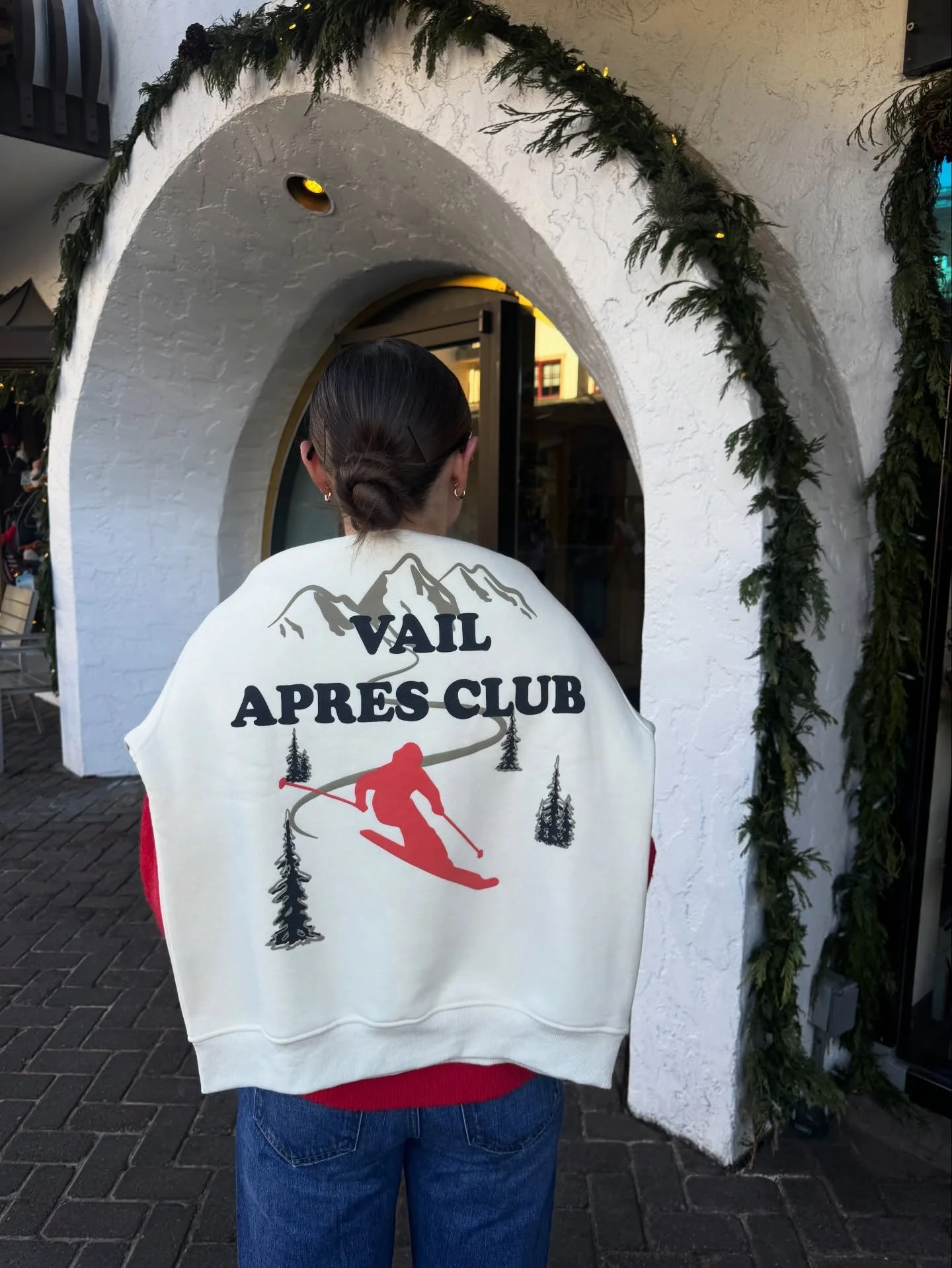 Join the club!! 🎿

Come grab your last minute gifts today 🎁

Denver is open until 12 and Vail is open until 4 ✨
Both locations CLOSED tomorrow.

Apr&egrave;s Ski Club Sweatshirt: $75 size XS
Vail Matchbook Ornament: $28