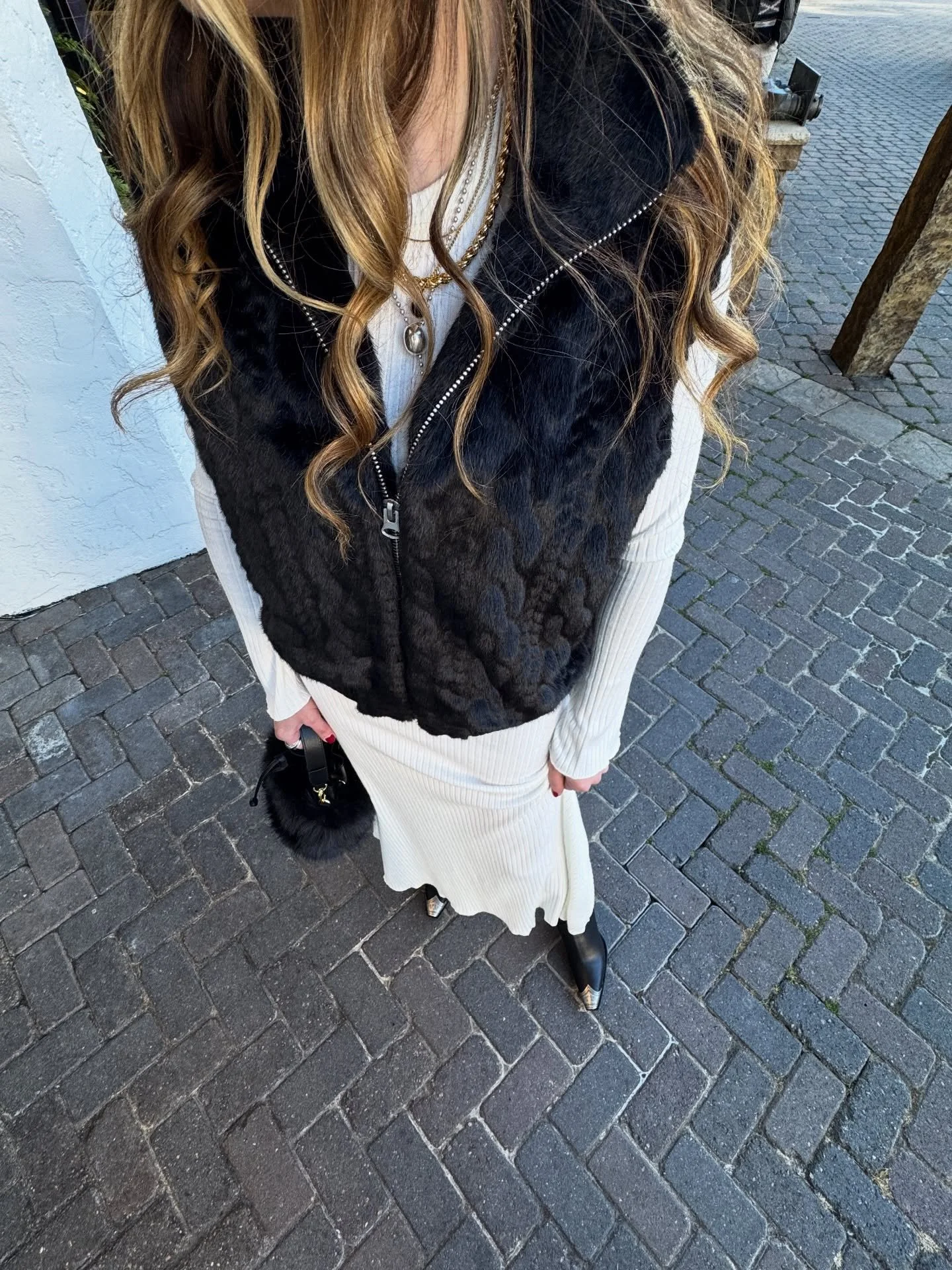 Snow forgot to show up but we didn&rsquo;t ❄️

#apresski #outﬁtinspo #shopsmall #vailcolorado #vailvalley