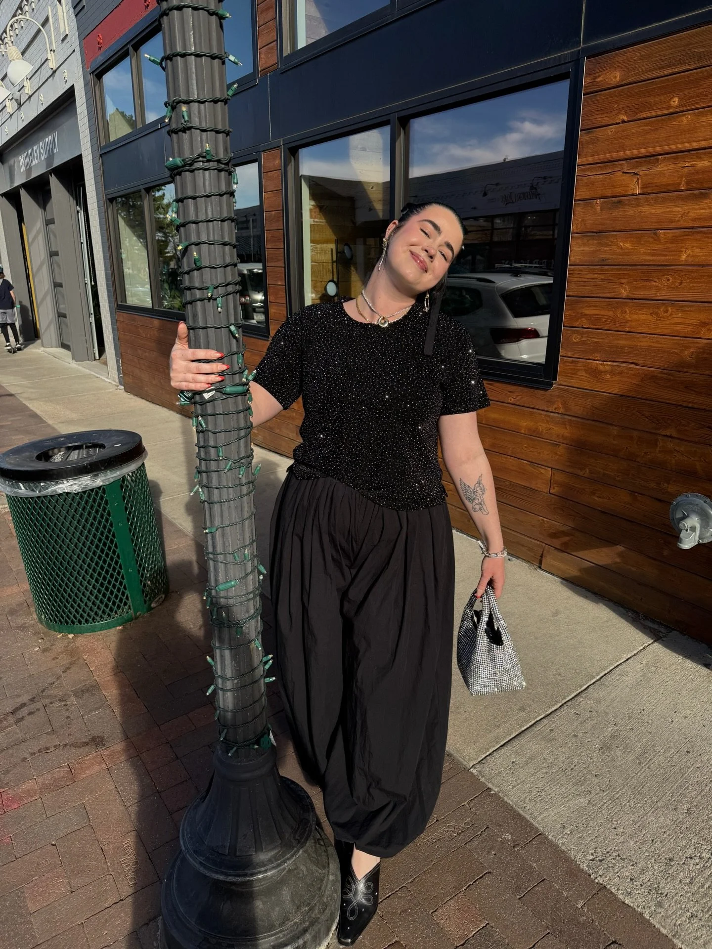 Just a girl and her sparkles ✨

#nyeoutfit #outfitinspo #shopsmall #sparkletop #coloradofashion