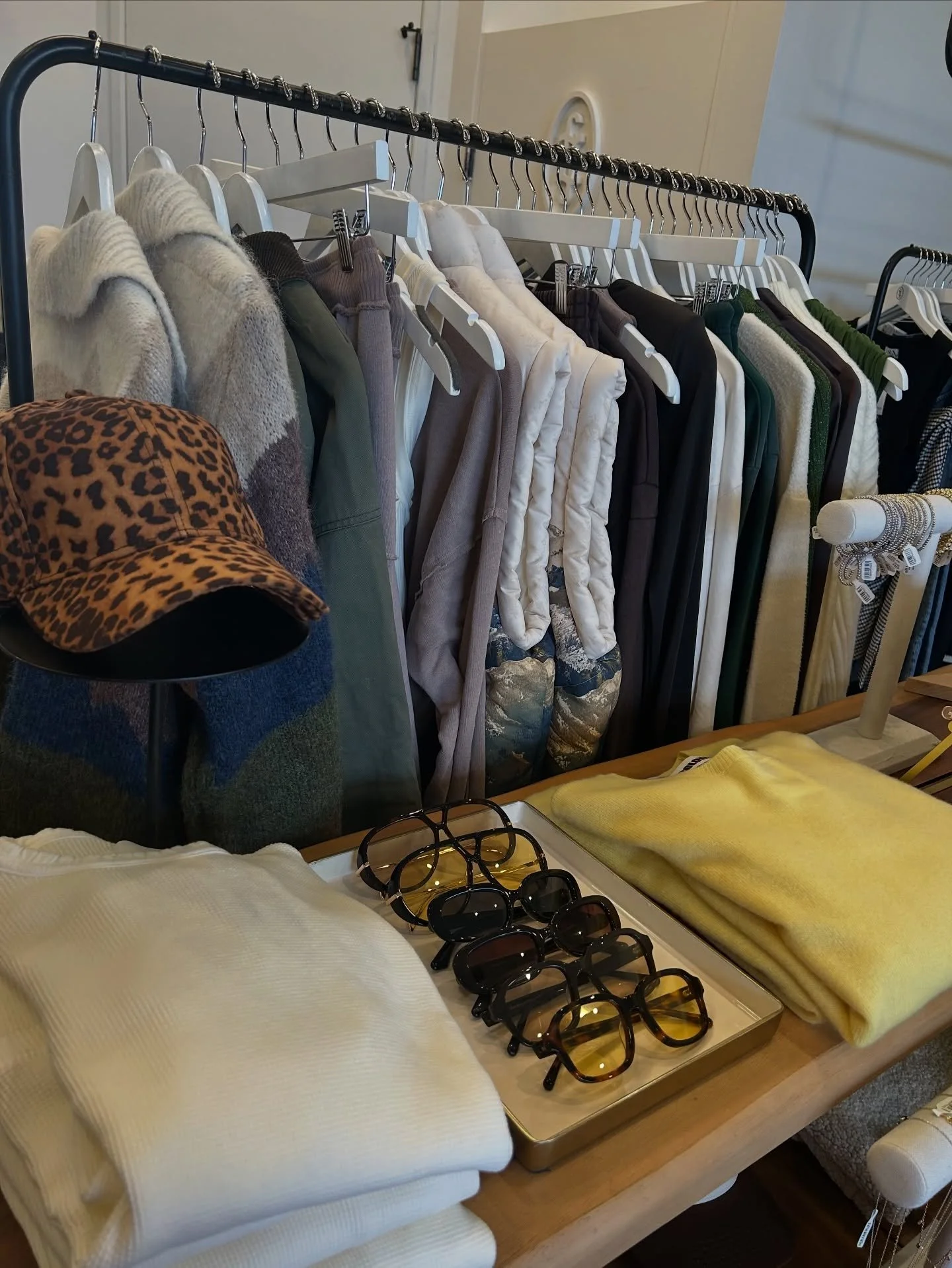 Always feeling a little sunshine☀️

#ootd #shopsmall