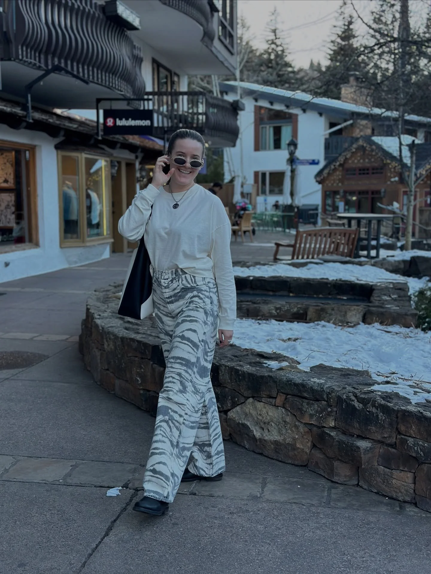 Please help us end a debate, are the pants zebra or not? 🖤

#vail #vailvillage #vailshopping #shopsmall #zebrapants