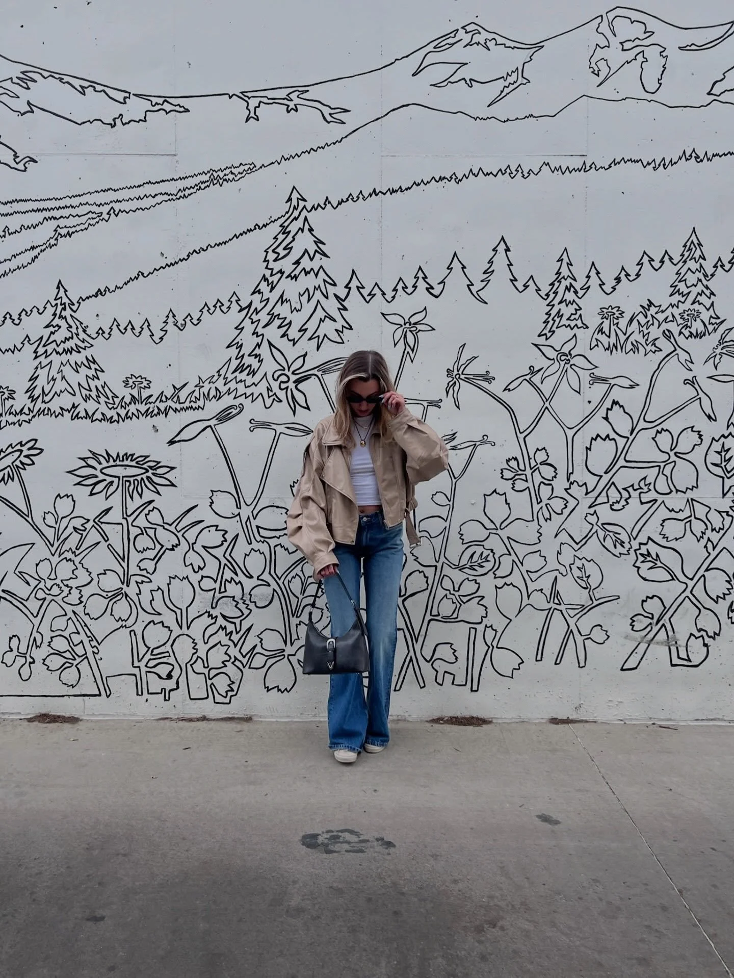 Backdrop not included 🖤

#shopsmall #denvercolorado #denvershopping #springoutfit