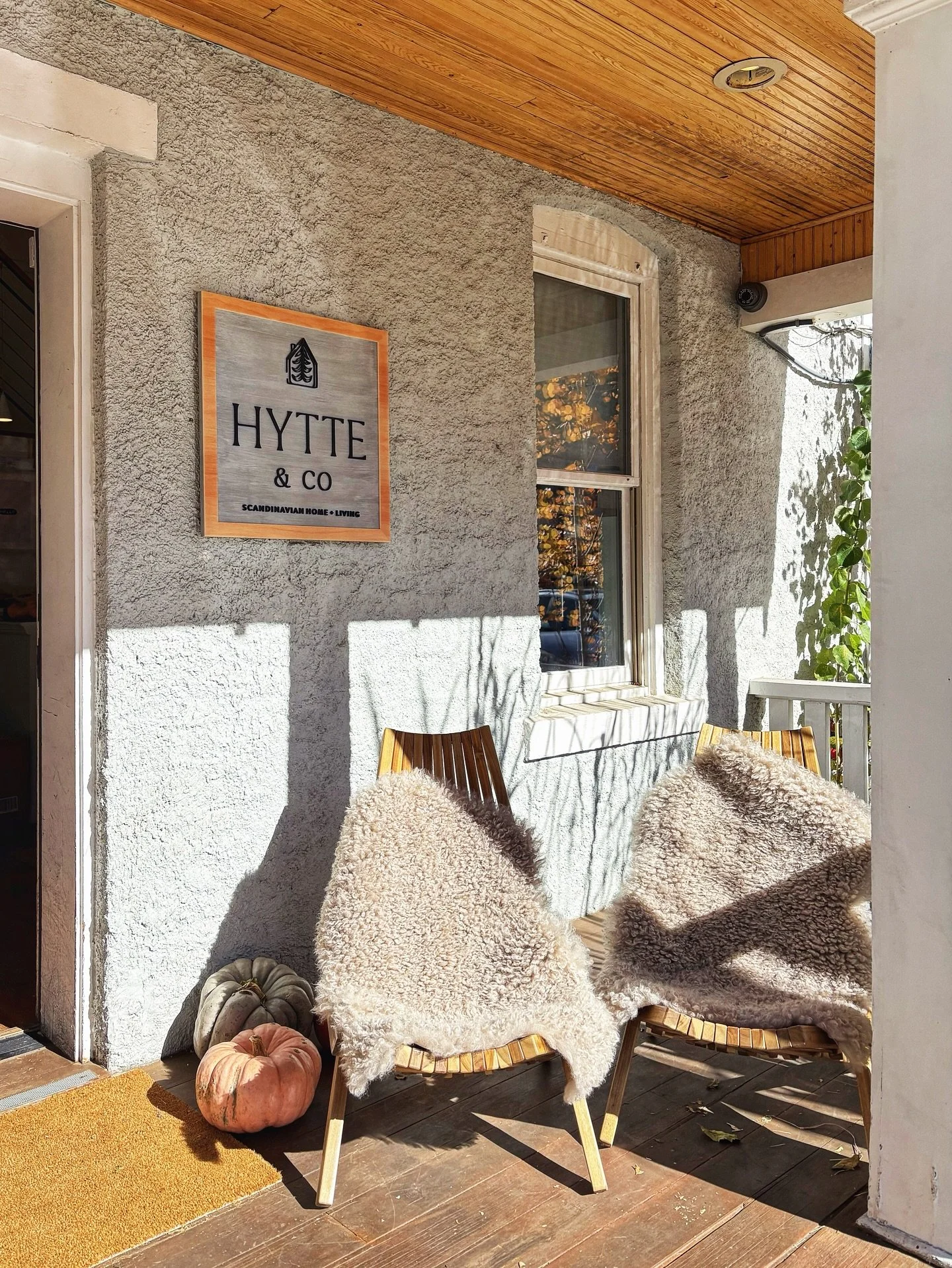 After years of working with Boulder-based founder Andrea Uzarowski at @SutiandCo, we knew any other shop she opened would be stunning&mdash;but we had no idea just *how* delighted we would be by @hytteandco until visiting it for the first time this w