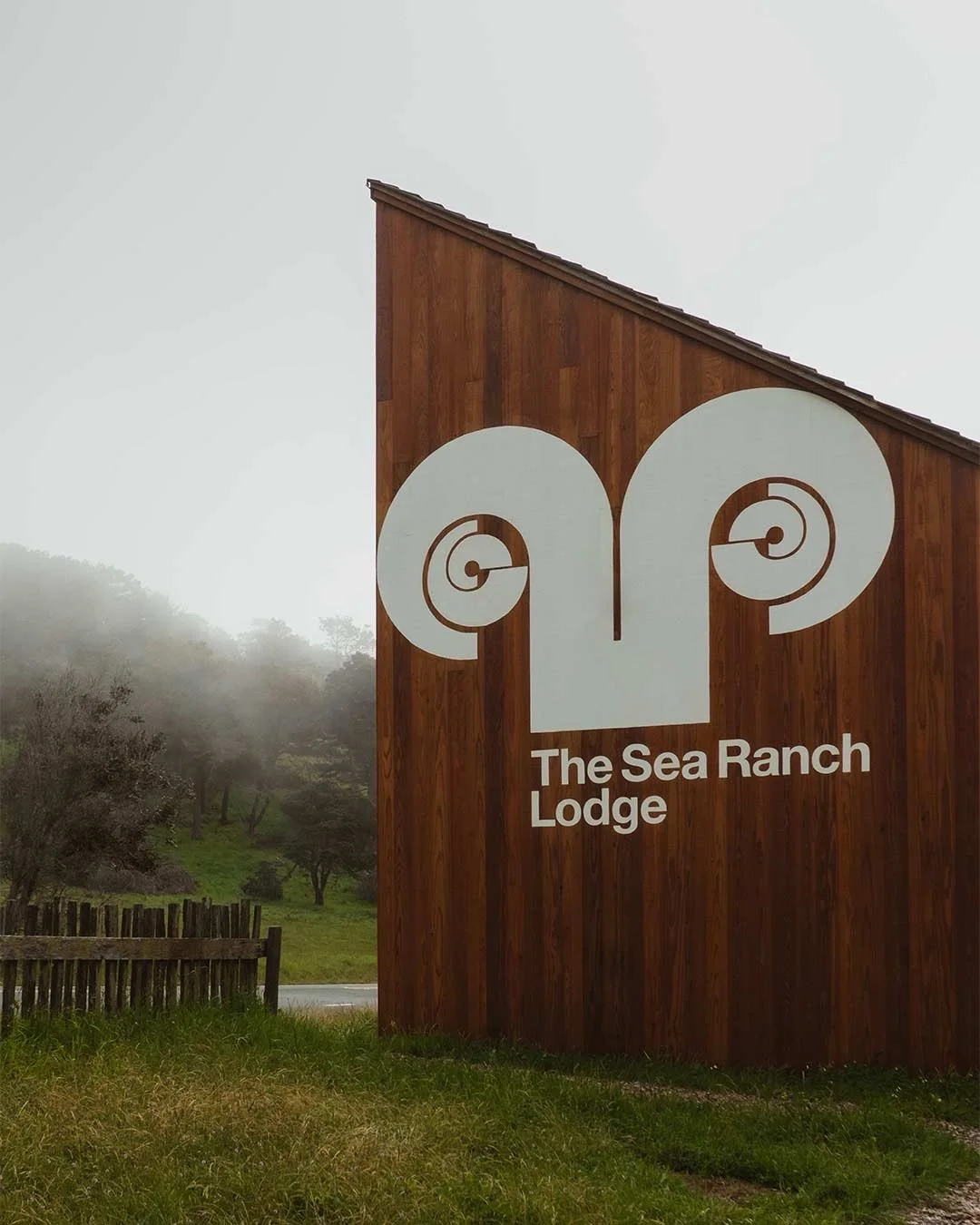 #CultureStudy | Lauren recently escaped to the Northern California coast, exploring Sonoma and Mendocino Counties. Among her many eye-catching stops was @thesearanchlodge&mdash;a timber-framed oasis of low-lying buildings along a windswept coast. Yet