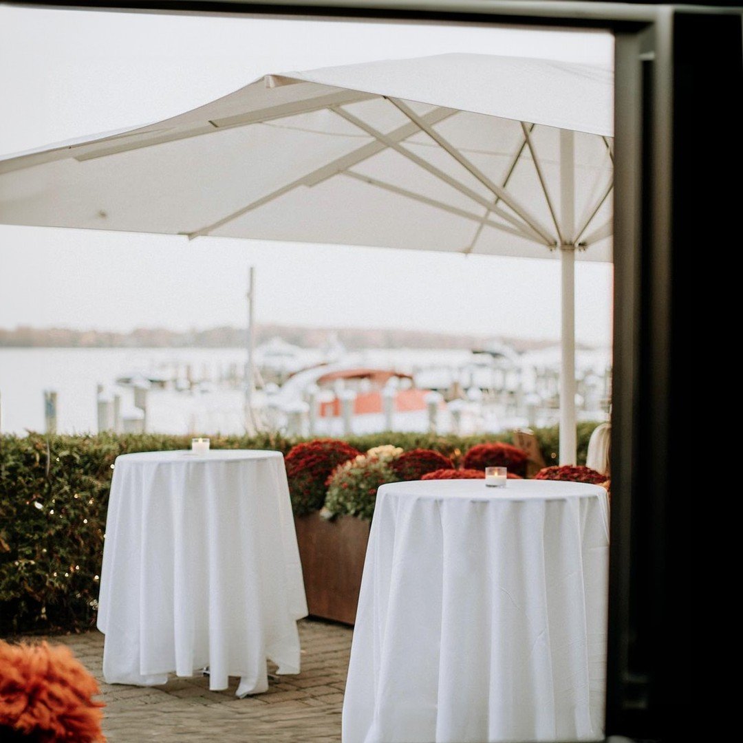 It's patio time! The Revel Room's private patio is the perfect place to host that cocktail hour before dinner. 

Follow the link in our bio for more information &amp; inquiry forms! -&gt;
#lakeminnetonka #wayzatamn #privateparty #privatedining #group