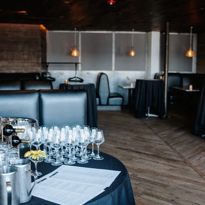 Happy hour, but make it memorable. 🍹
Host your next gathering in the Tavern Room. Panoramic views, killer vibes, and just enough wow factor to make you the office hero.

#HostWithTheMost #6Smith #HappyHourVibes #PrivateEvents #LakeViews