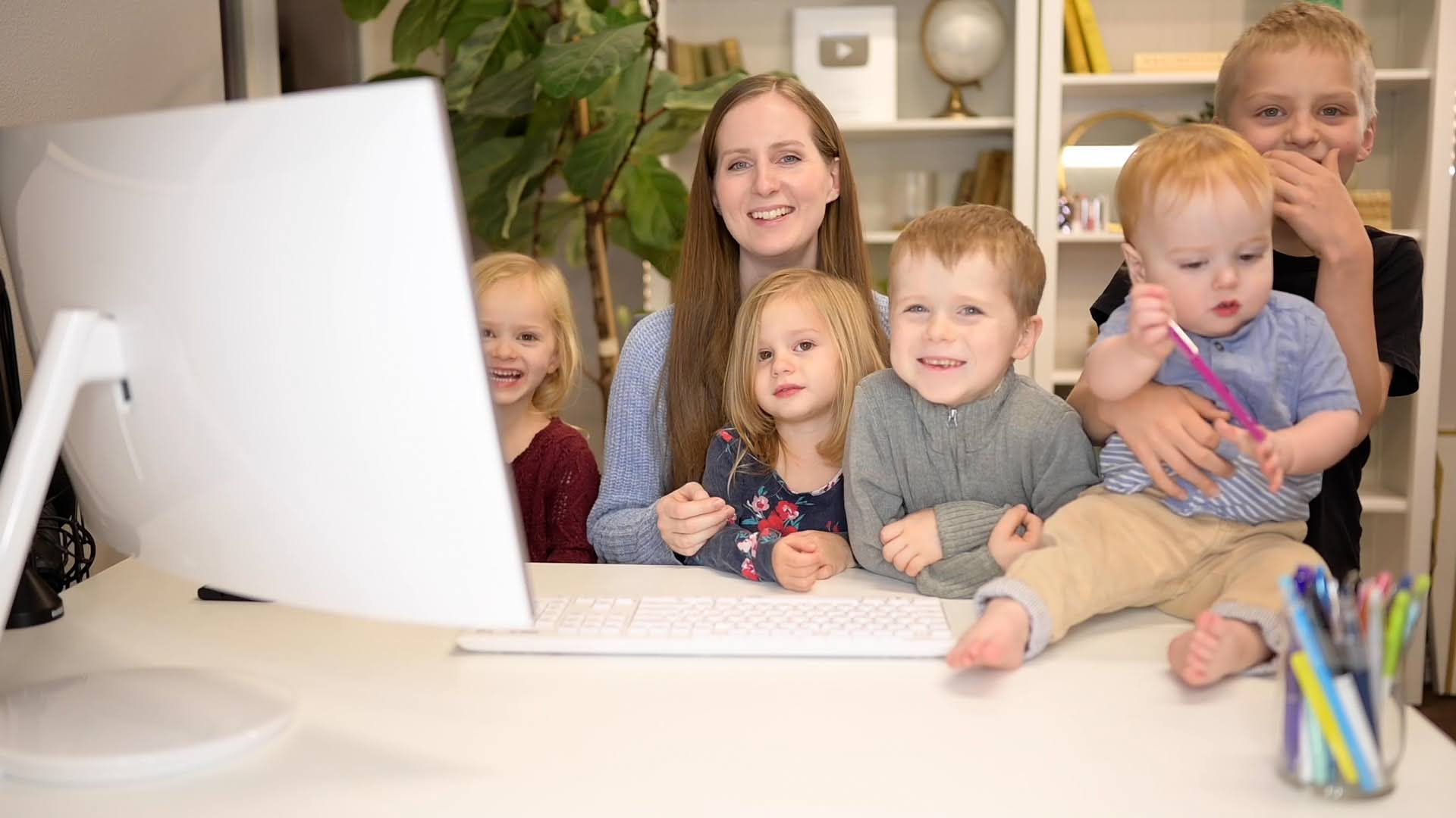How I Run My Online Business with FIVE KIDS at Home