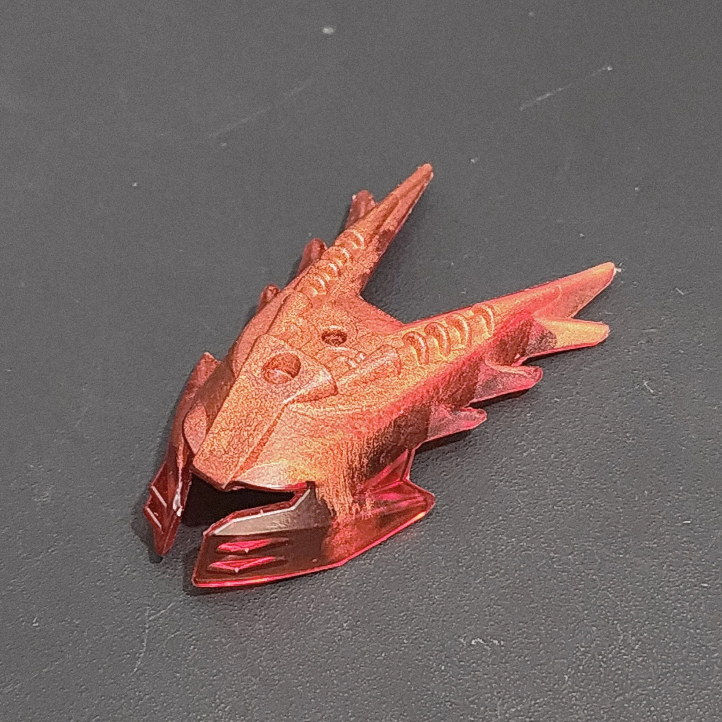 Transparent red and coppery gelu helm