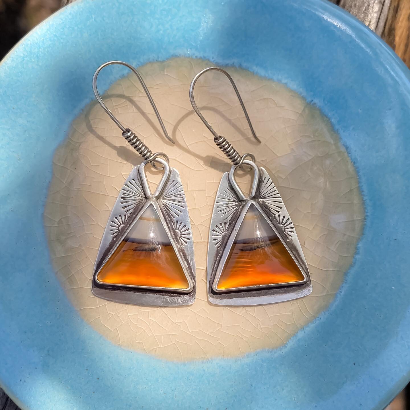 Montana agate is always a favorite for me. Love, love warm earthy browns and the beautiful translucence of the stones. #ghostdogjewelry #montanaagate #silversmiths #artisanearrings