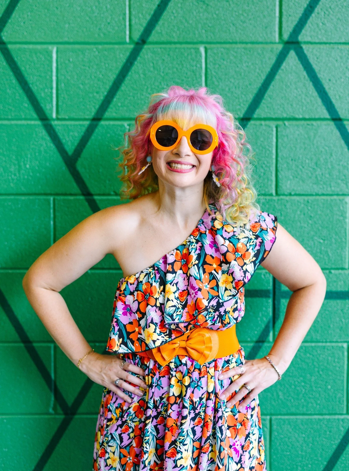 HAPPY THURSDAY! 
I am so excited to get my hair dyed a new fun FALL color today at @rootedsalonclt so I thought I would share some fun photos of the pastel unicorn color that looked so fun in this photoshoot.
I loved working with @epic.painting.com