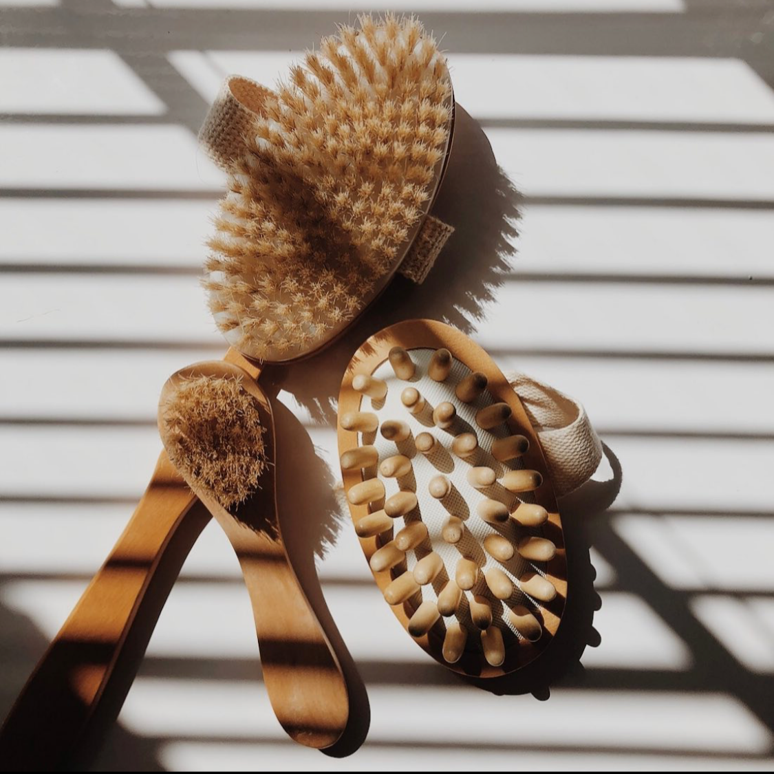 DRY BRUSHING FOR LYMPHATIC DRAINAGE