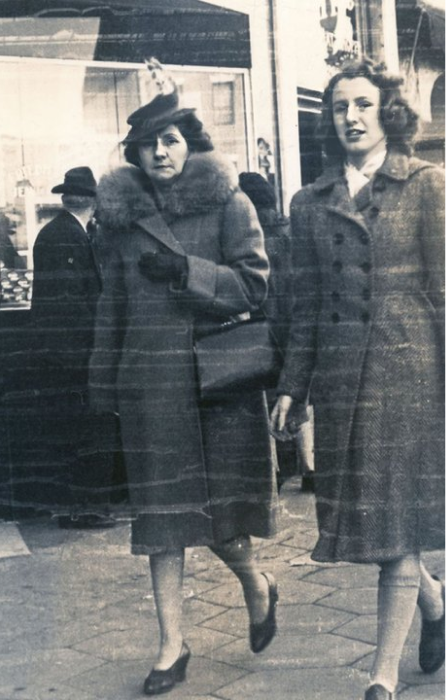 Mary Van Sant and her mother, 1941