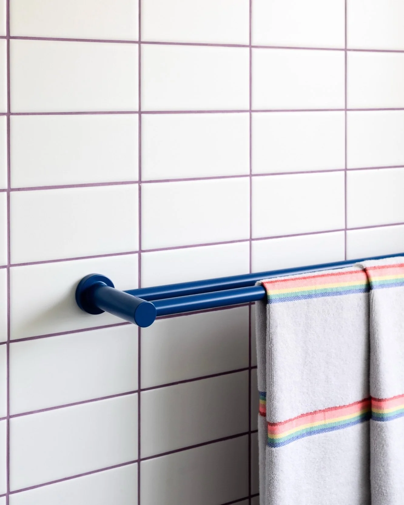 270126: It&rsquo;s hot hot hot out there and this bathroom feels like the perfect summer escape.
.
Inspired in part by the nostalgic joy of public pools - chlorine in the air, cool aqua tones, rippling water and a Zooper Dooper waiting after your swi