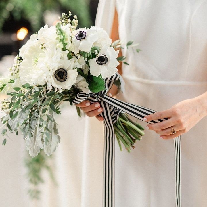 Black &amp; white wedding design? Sign us up! We especially love the touch of the black &amp; white ribbon for this bridal bouquet 💐⁠
⁠
- - -⁠
⁠
Floral &amp; Design @freshlookdesigninc⁠
Venue @tapestryhall⁠
Photography @arianadelmundo⁠
⁠
- - -⁠
⁠
#f