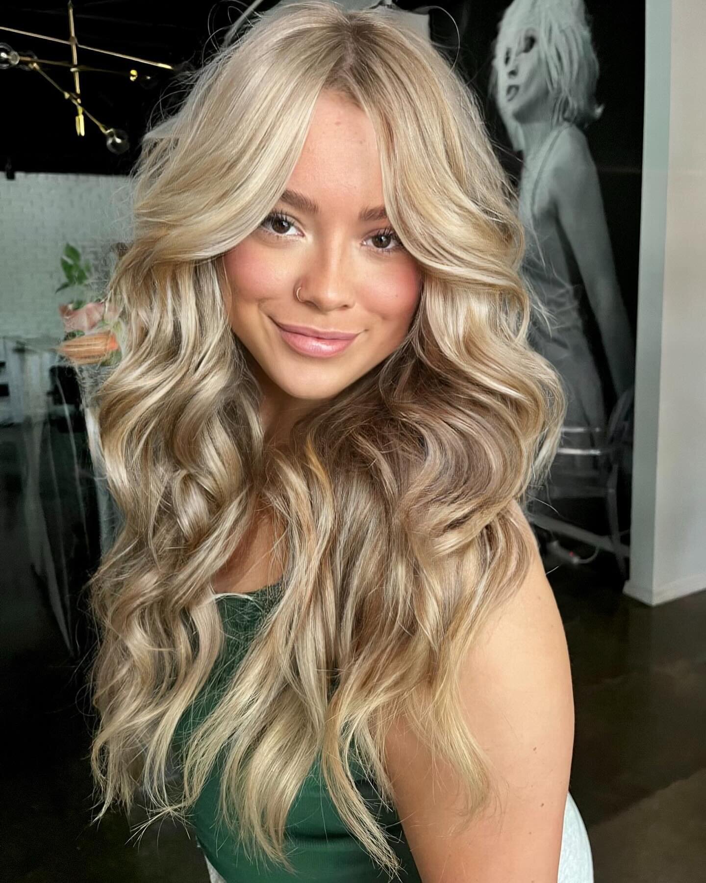 ✨An Absolutely Stunning Job By @kalens.kuts 

#blondefayetteville #blondehair #fayettevillearkansas #nwahair #nwahairstylist #nwar #fayetteville #hairoftheday #hairinspo #springhairinspo