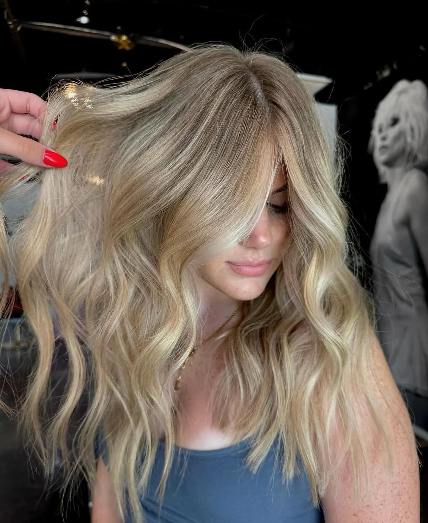 Lived-in blonde, lived-in luxury ✨

Hair by @alexisclarkcosmetics 

#BLONDEFayetteville #FayettevilleStyle #FayettevilleSalon #Salonlife #SalonVibes #FayettevilleSalon #HairStylist #nwastylist #blondebombshell #blondehair #blondeinspo