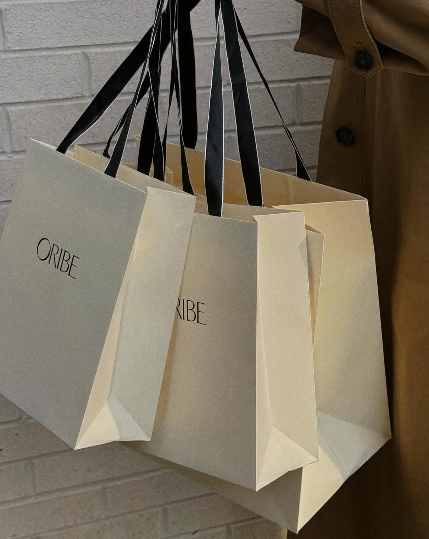 A little luxury we truly believe in 🤍
Oribe because your hair deserves nothing but the best.
Available at BLONDE ✨