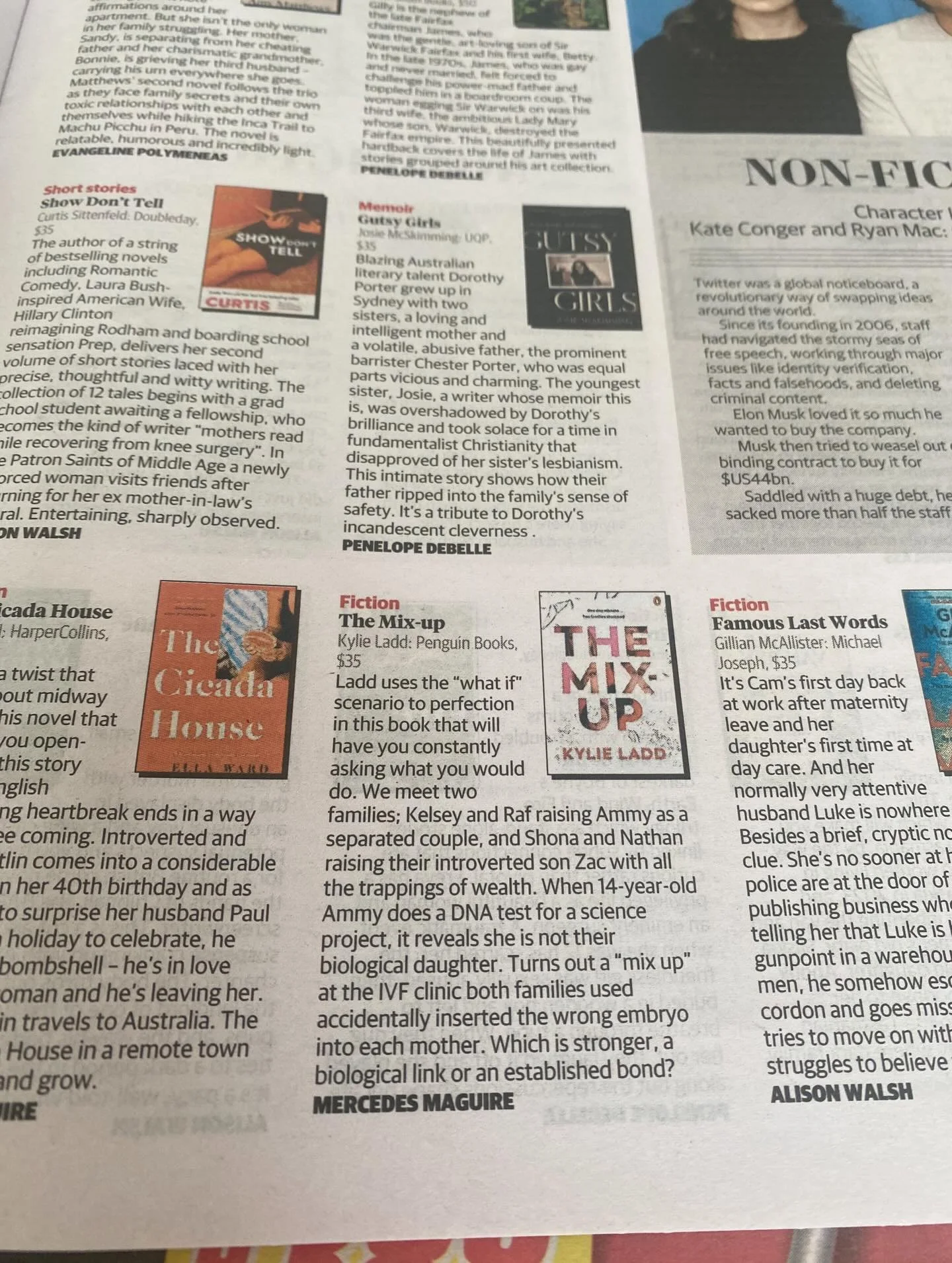 One last Mix Up pic for the year- thank you to my dear friend @rell_thorley for spotting it today in the Telegraph/Herald Sun must-read books of the year 😁, thank you to @mercmaguire for your review and for tirelessly championing Aussie writers, tha